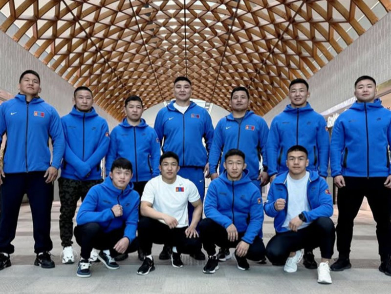 Шигшээ багийн эрэгтэй тамирчид Бишкек хотыг зорилоо